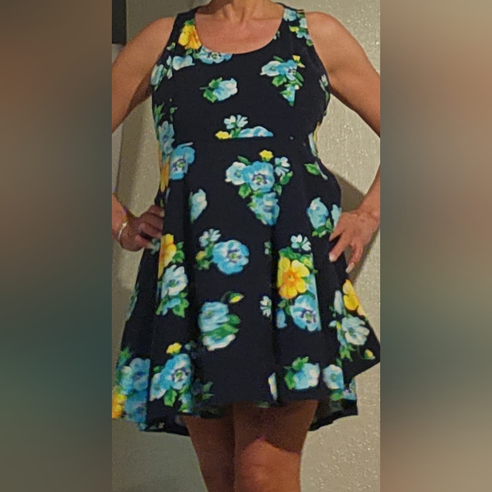 XXL Black with yellow and blue flowers.